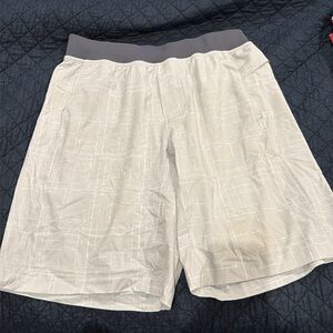Men’s Large Lululemon Athletic Shorts